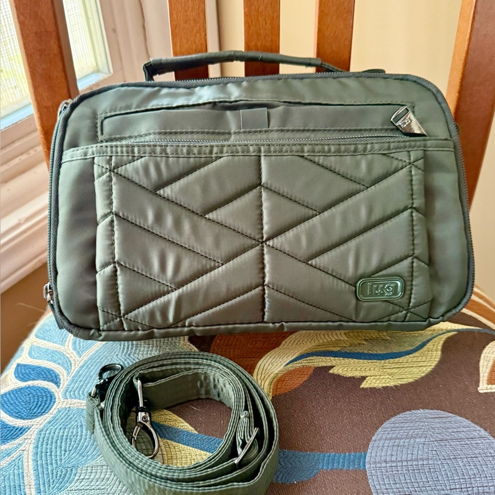 Lug Scoop 2 crossbody in Olive with Wildflower Olive print (NWOT)
